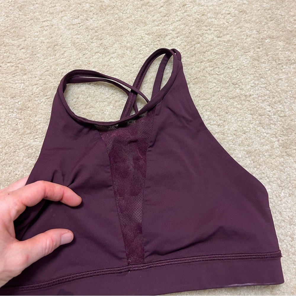 Lululemon high neck sports bra(mesh middle size 6)